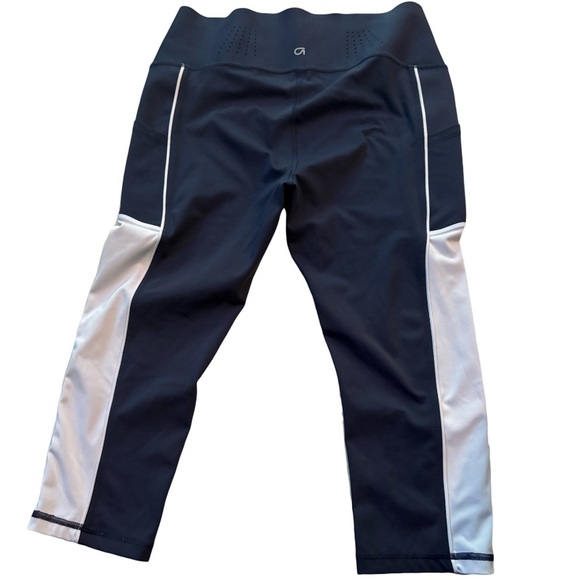 Gap Fit sculpt Revolution crop pocket legging. Navy Size L - Picture 2 of 4